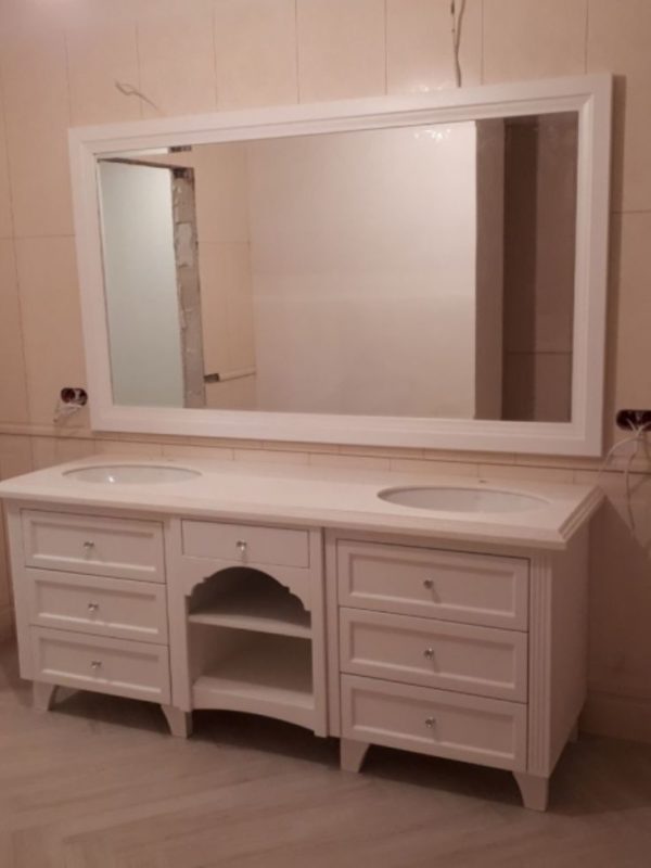Szafka łazienkowa na dwie umywalki z lustrem